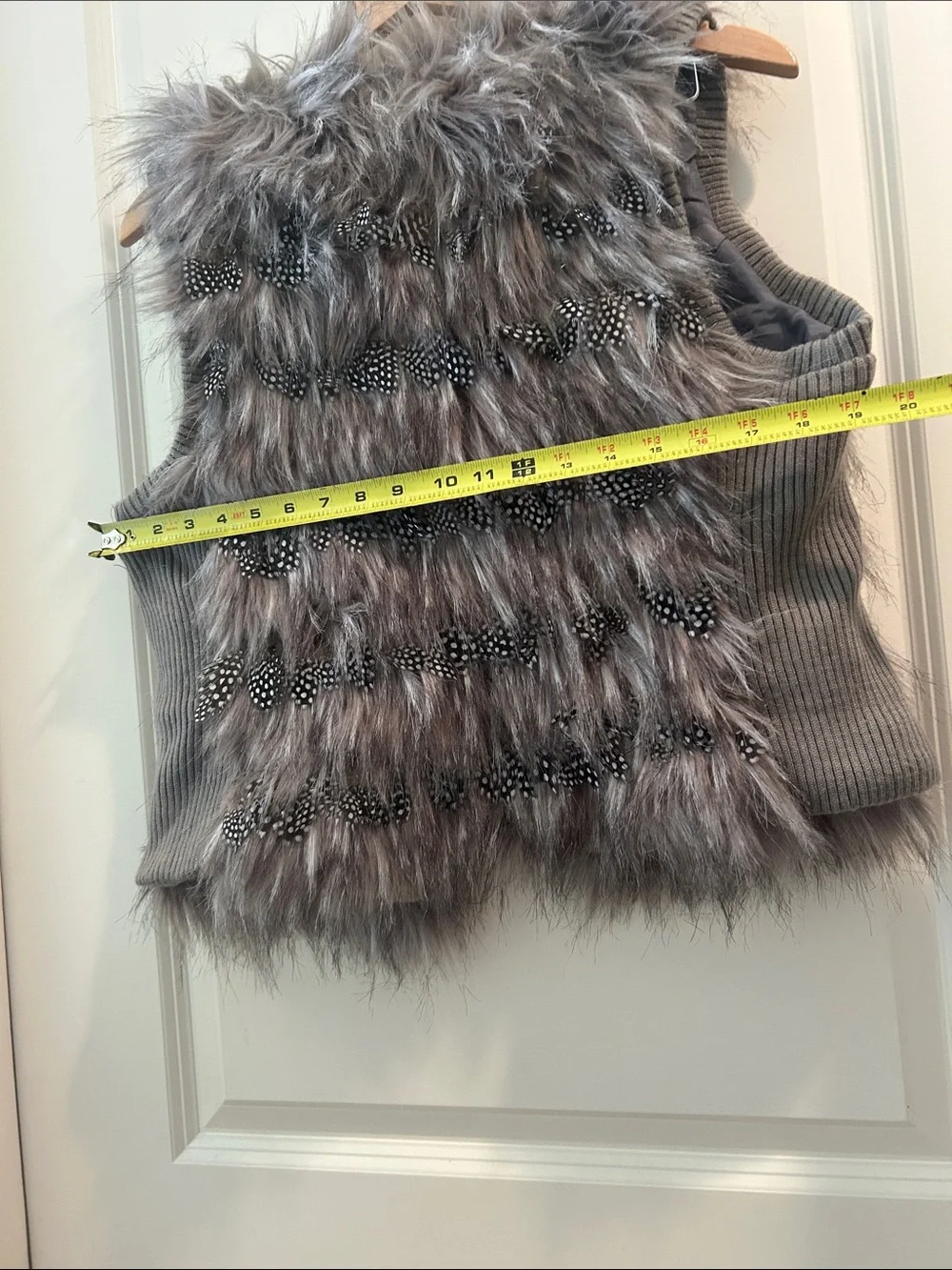 Blanc Noir Faux Fur open Vest Feather Accents w/ knit ribbed panels size L grey